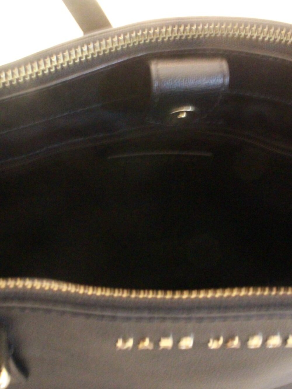 Title: Marc Jacobs Black Zip Top Tote Bag - Picture 3 of 4